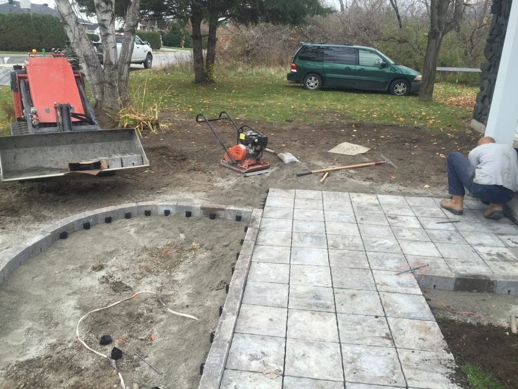 fondation pave uni preparation base gravier compaction Gatineau