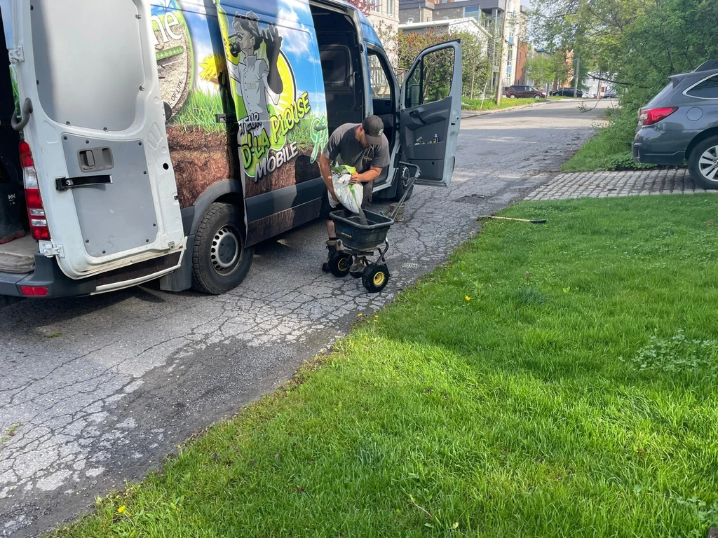 slit-seeding intervention hortiplan pelouse diagnostic sol Gatineau