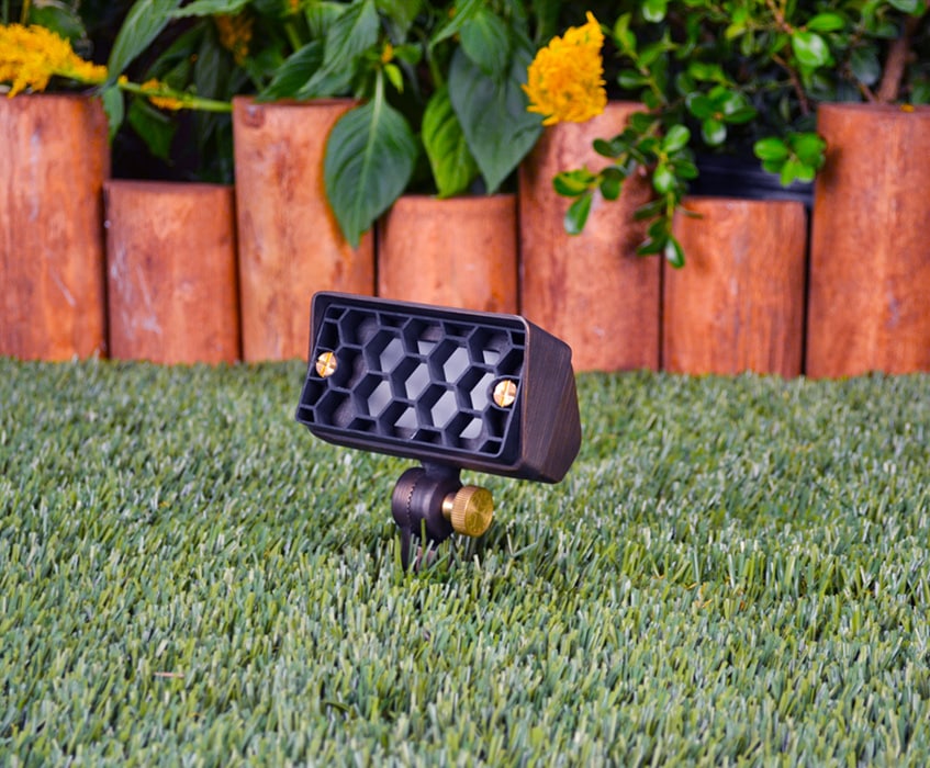 Éclairage de jardin LED – Spot extérieur pour aménagement paysager & mise en valeur des espaces verts par Hortiplan Gatineau