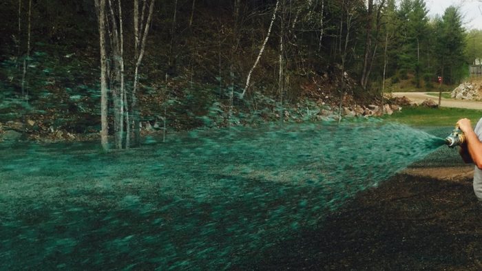 Hydro-ensemencement écologique par Hortiplan Outaouais – Solution durable pour un gazon dense et résistant en Outaouais.