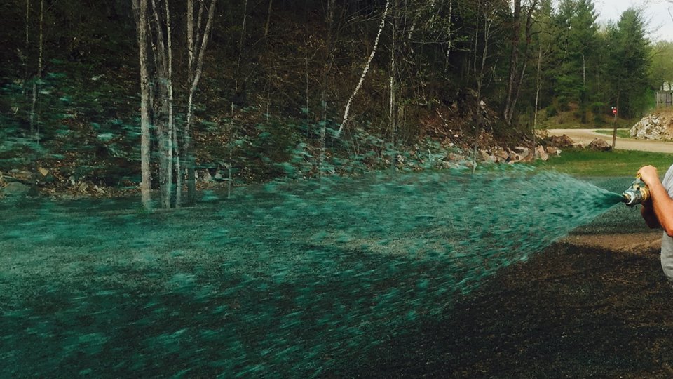 Hydro-ensemencement écologique par Hortiplan Outaouais – Solution durable pour un gazon dense et résistant en Outaouais.