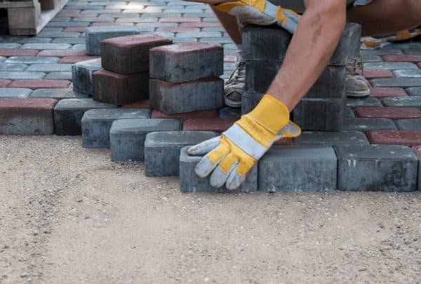 Installation de pavé uni extérieur | Aménagement paysager durable, terrasses et espaces verts esthétiques par Hortiplan