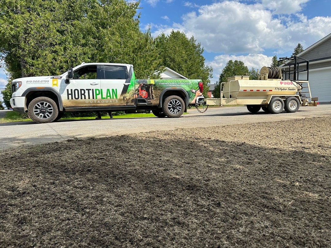 Hortiplan Outaouais Service hydroensemencement professionnel à Gatineau, Cantley & Chelsea – Pelouse dense et durable