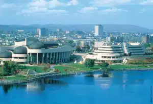 Musée canadien de l’histoire à Gatineau, Québec, avec vue panoramique sur la rivière des Outaouais et le centre-ville